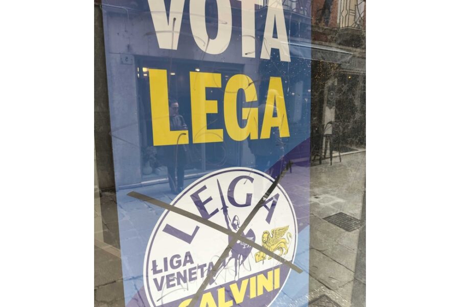 Scritte sulle vetrine. Vicesindaco