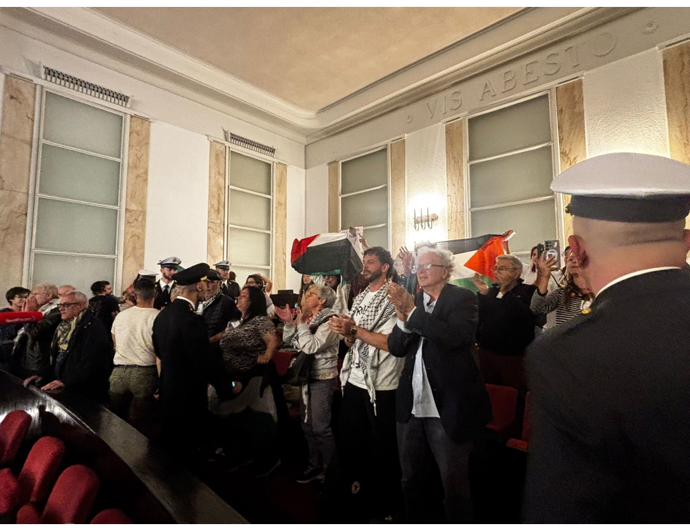 In Aula a Milano scoppia il caos contro il gemellaggio con Tel Aviv
