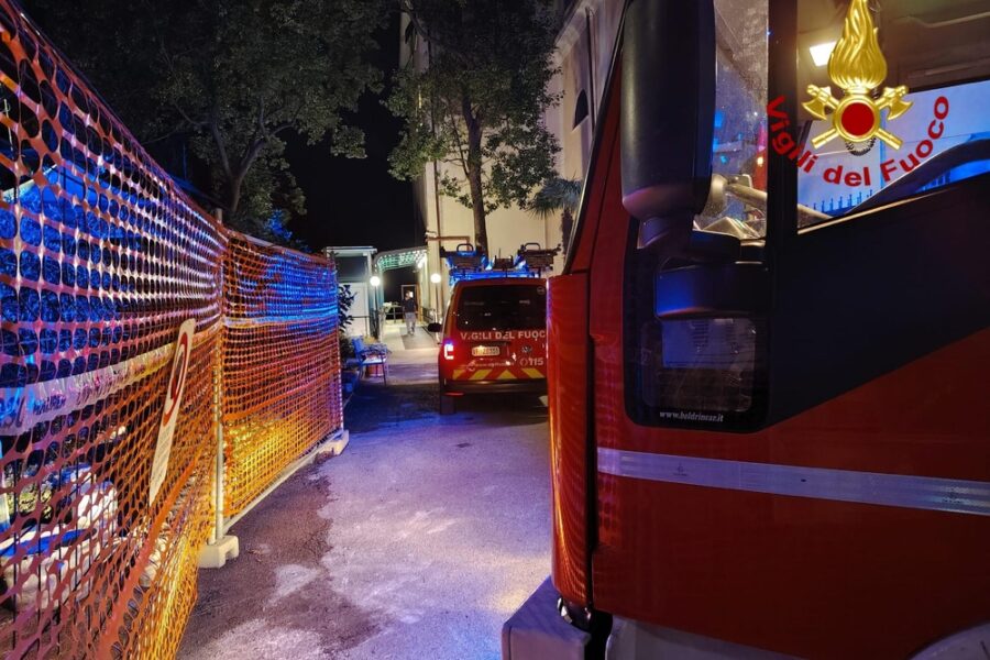 Ipotesi esplosione di una bomba carta nel parcheggio