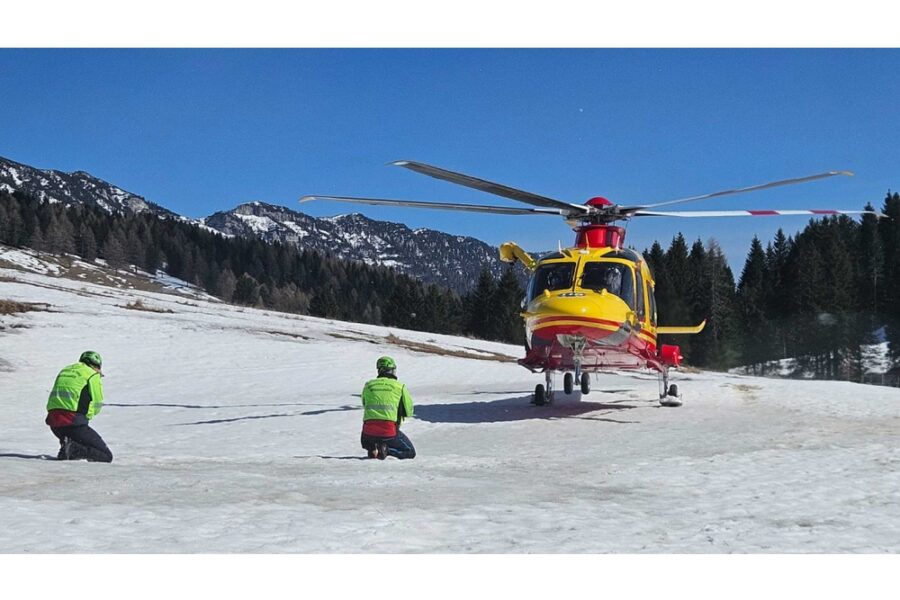 Il manto abbondante ma sciolto dalle alte temperature lo aveva fatto sprofondare