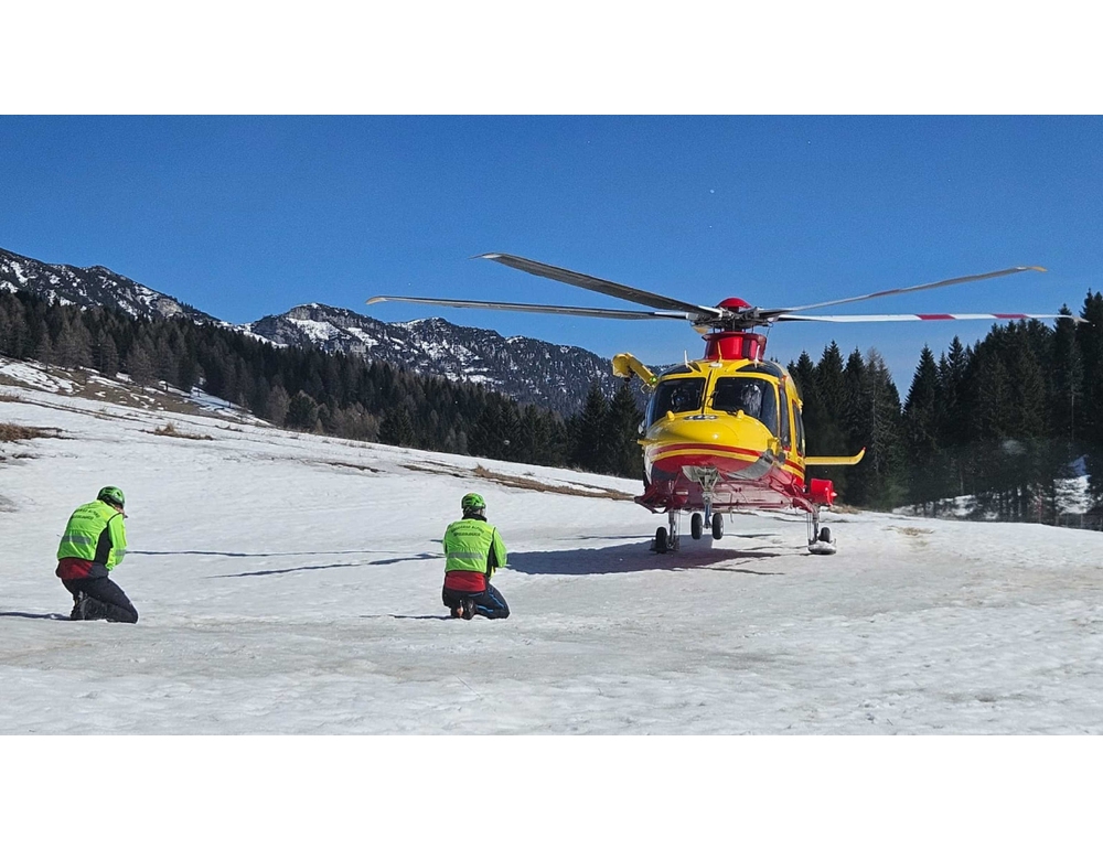 Intrappolato nella neve, escursionista salvato sull’Altopiano di Asiago