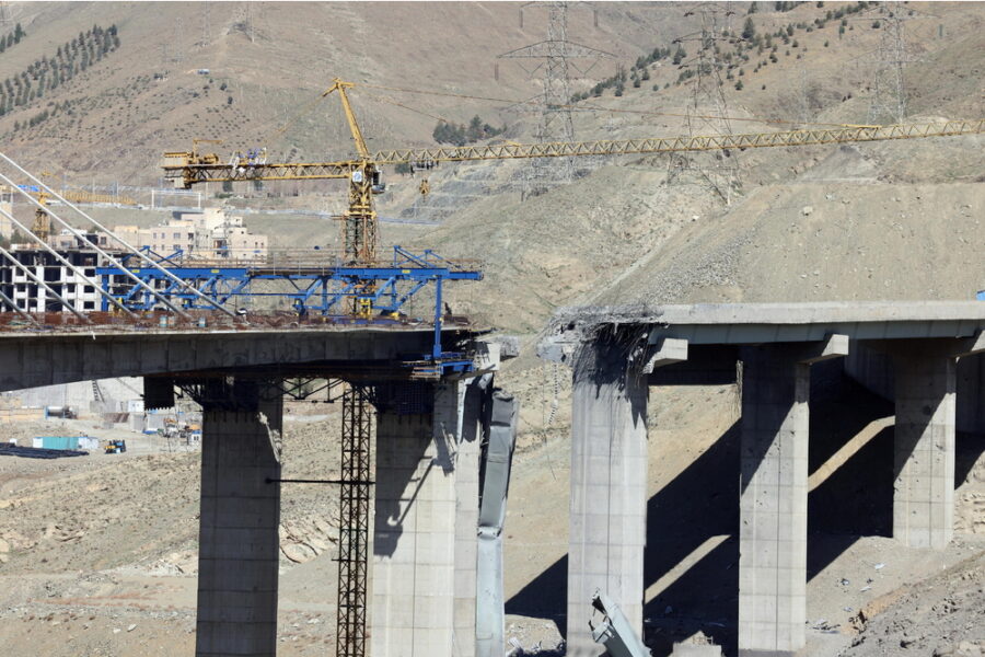 'Preso di mira da un attacco nemico. Sei dei 7 piloni gravemente colpiti'