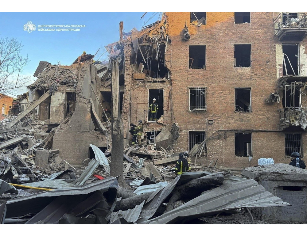 Kiev, salgono a 8 i morti per i raid russi nel Dnipro