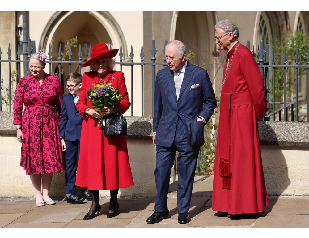 La famiglia reale britannica unita alla messa di Pasqua a Windsor