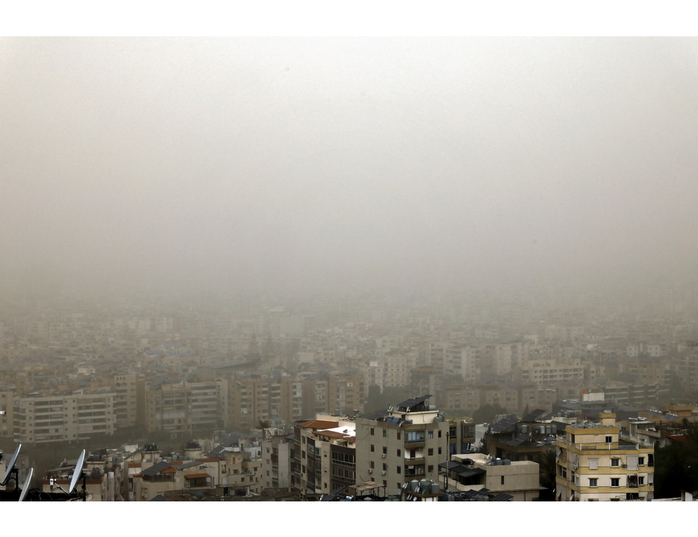 La periferia sud di Beirut bombardata da Israele