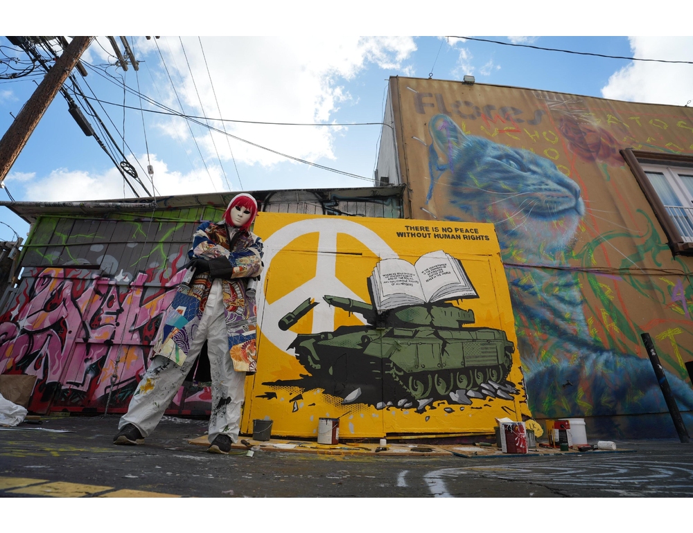 Laika torna negli Usa con ‘The Collapse of Democracy’