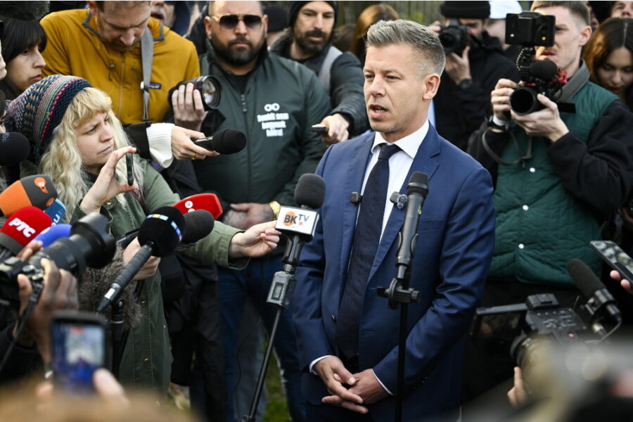 Il leader tra la folla di Budapest