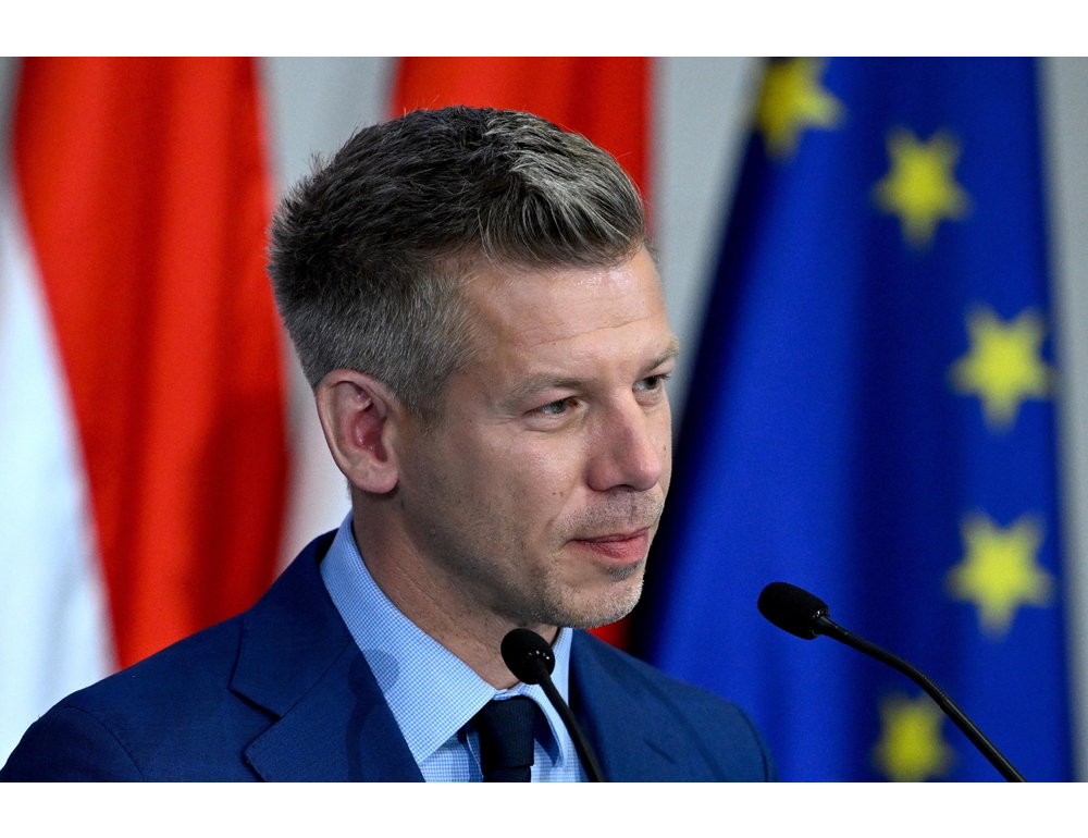 Magyar rompe il tabù degli archivi segreti dell’era comunista, ‘li apriremo’