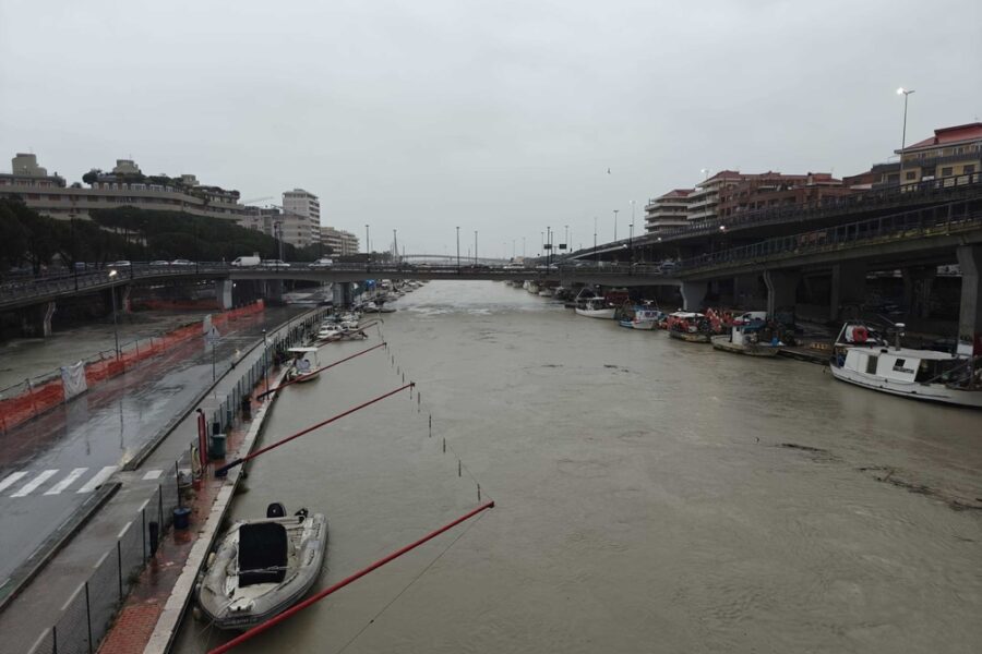 Centinaia di interventi dei vigili del fuoco per allagamenti