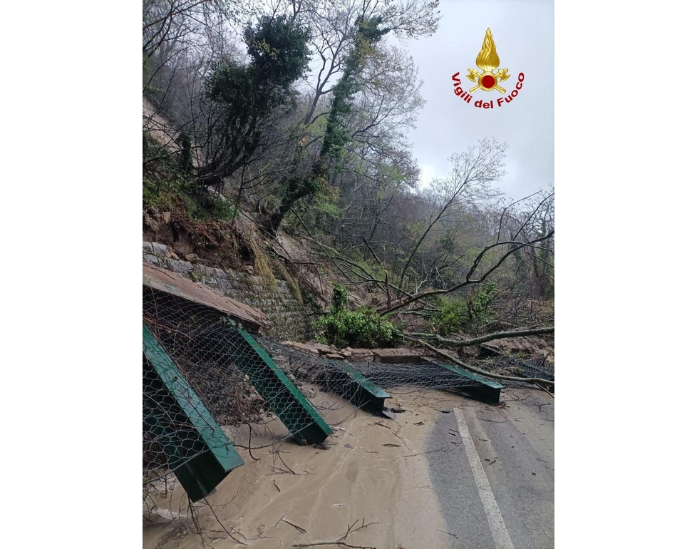 Maltempo in Molise, frana sulla statale a Civitacampomarano