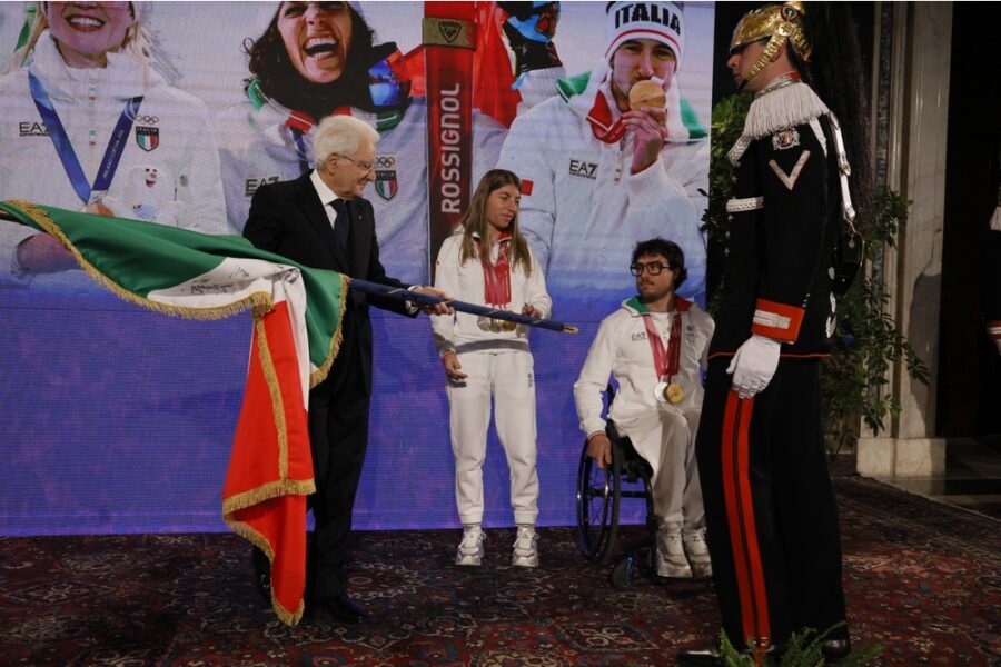 In apertura l'Inno e la proiezione di un video dal titolo "Milano-Cortina 2026"