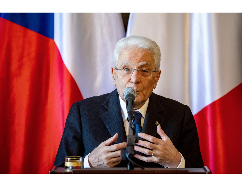 Mattarella, i cittadini ci chiedono la pace, costruirla con Ue e Nato