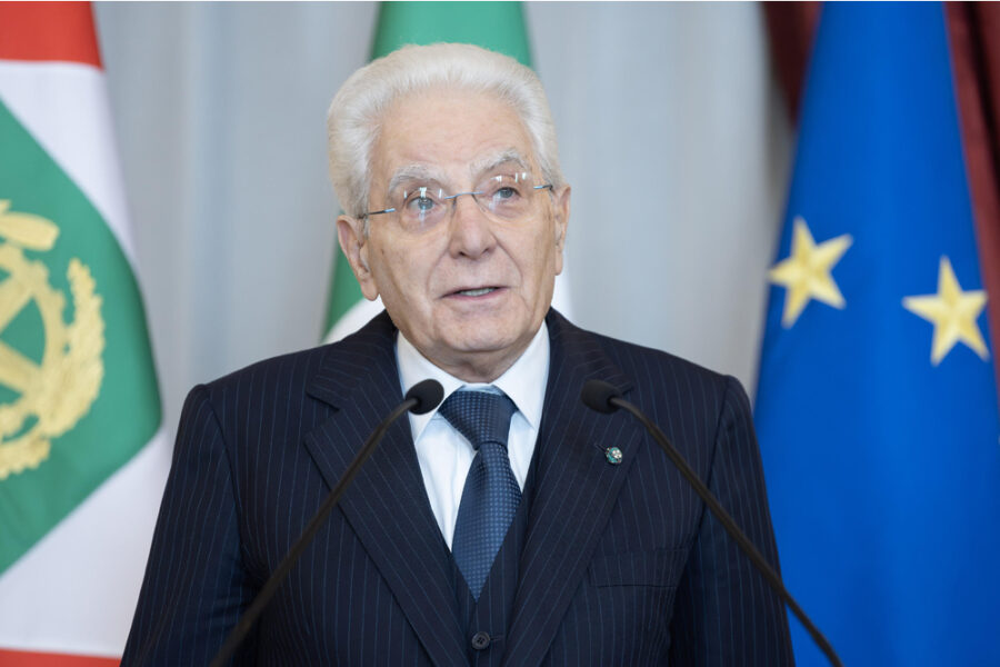 Oggi "appare più che mai necessaria la ferma difesa dei valori della Costituzione".