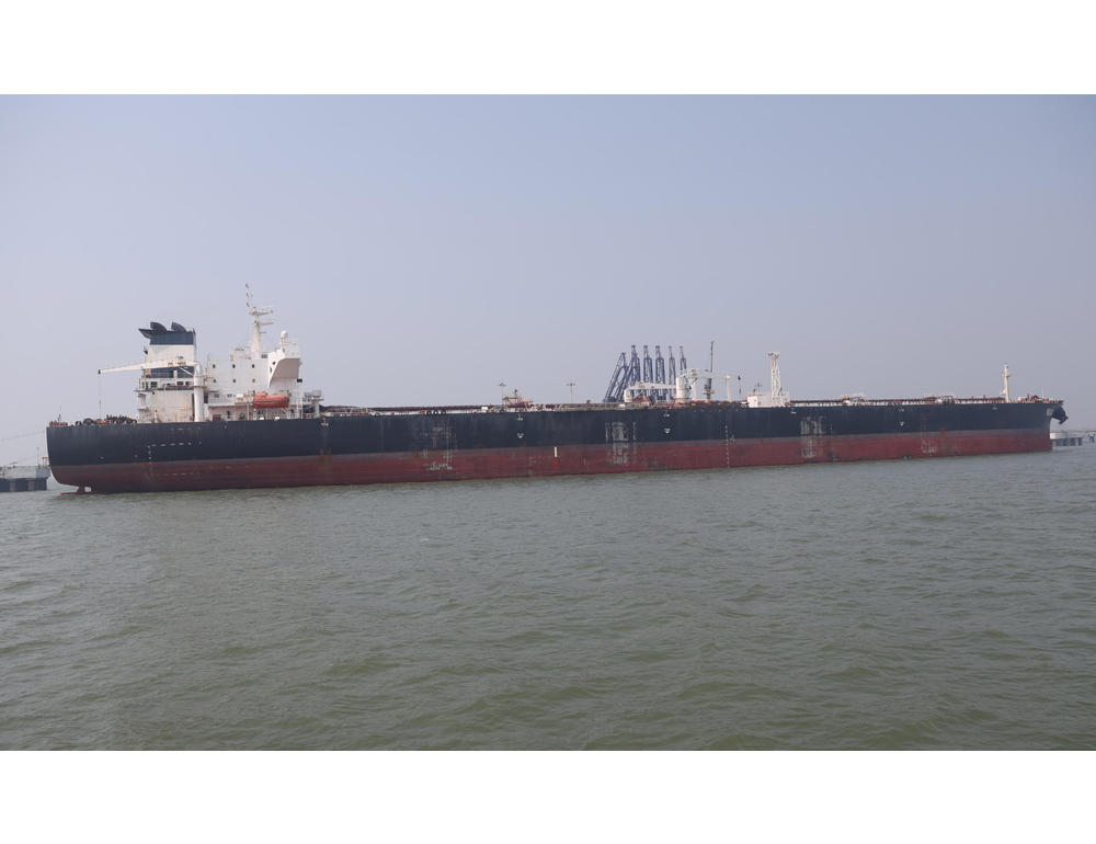 Media Iran, bloccato transito a Hormuz dopo i raid in Libano