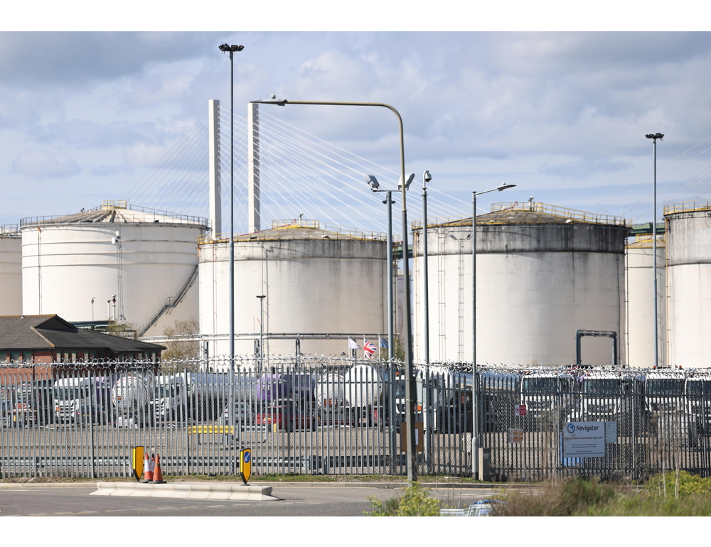 Media, Teheran potrebbe consentire libera navigazione da lato omanita di Hormuz