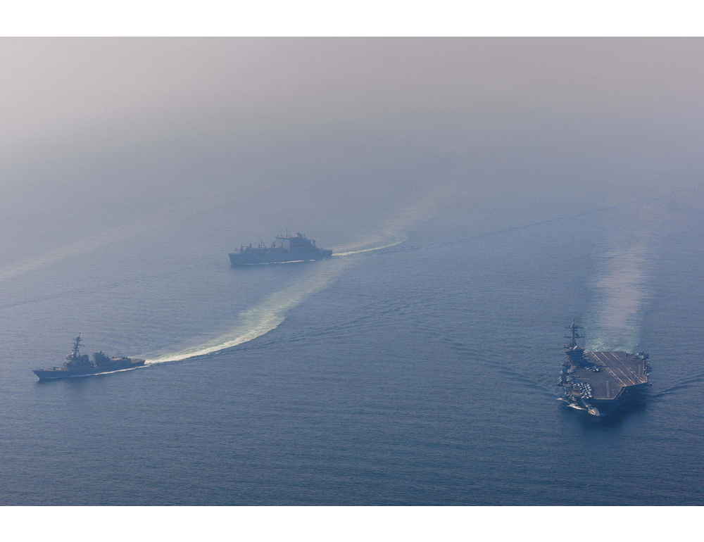 Media, navi della Marina Usa attraversano Hormuz per la prima volta