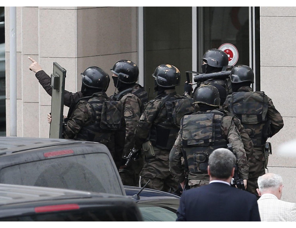 Media, studenti in ostaggio dopo la sparatoria in un liceo turco