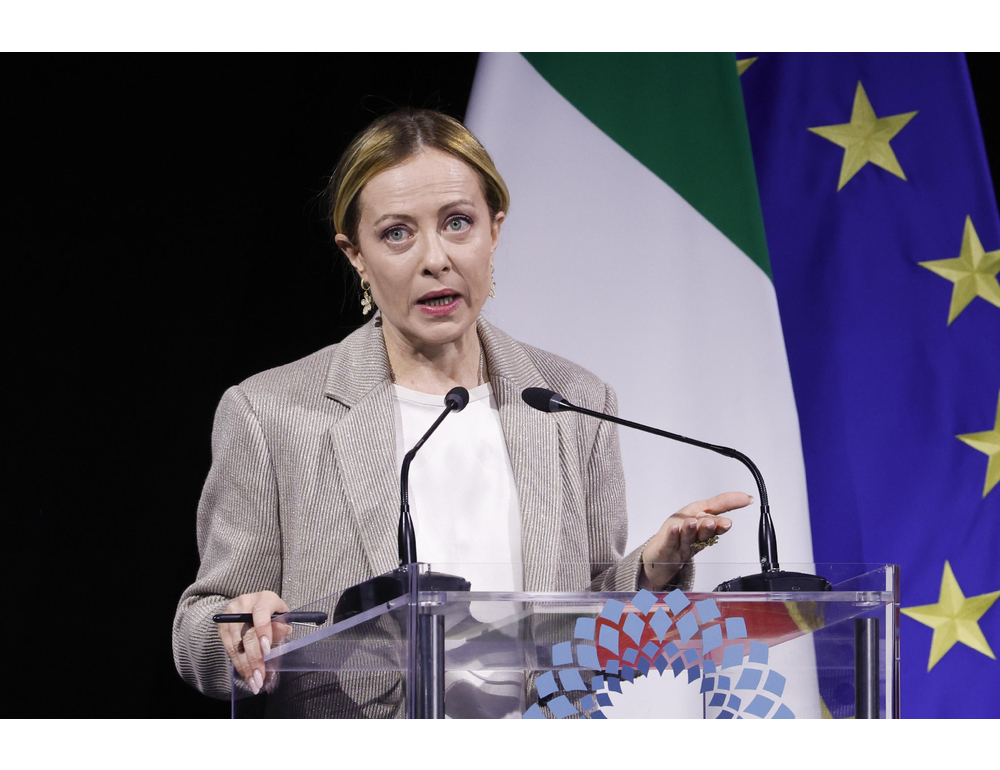 Meloni, dopo la foto con Squarta indicato come mio padre siamo al cabaret