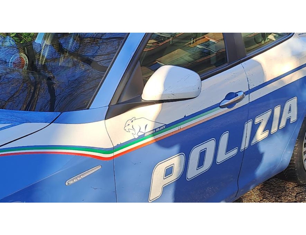 Minaccia passanti con un pugnale, arrestato 31enne a Torino