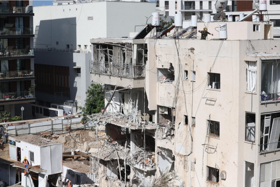 Bombe cadono vicino al quartier generale Idf a Tel Aviv