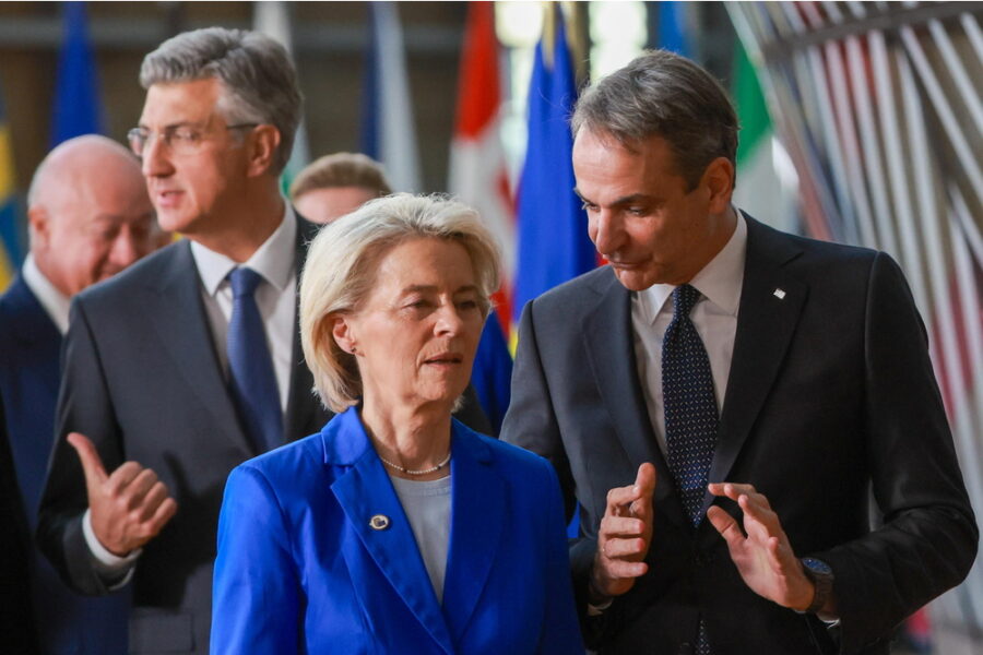 Premier greco chiede a Von der Leyen di istituire un'età minima d'accesso ai social