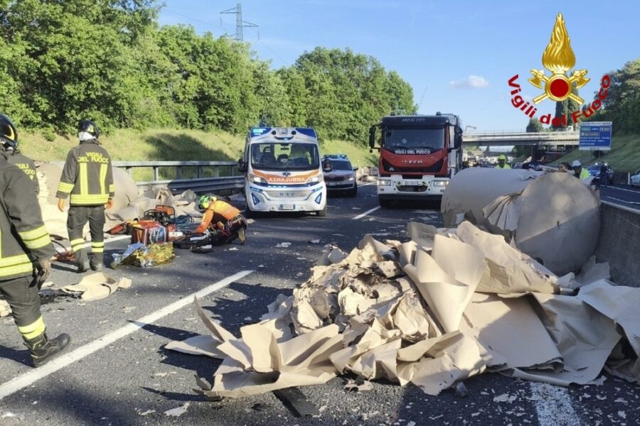 Il 28 aprile caddero bobine di carta in tratto toscano. Fidanzata rimase ferita grave