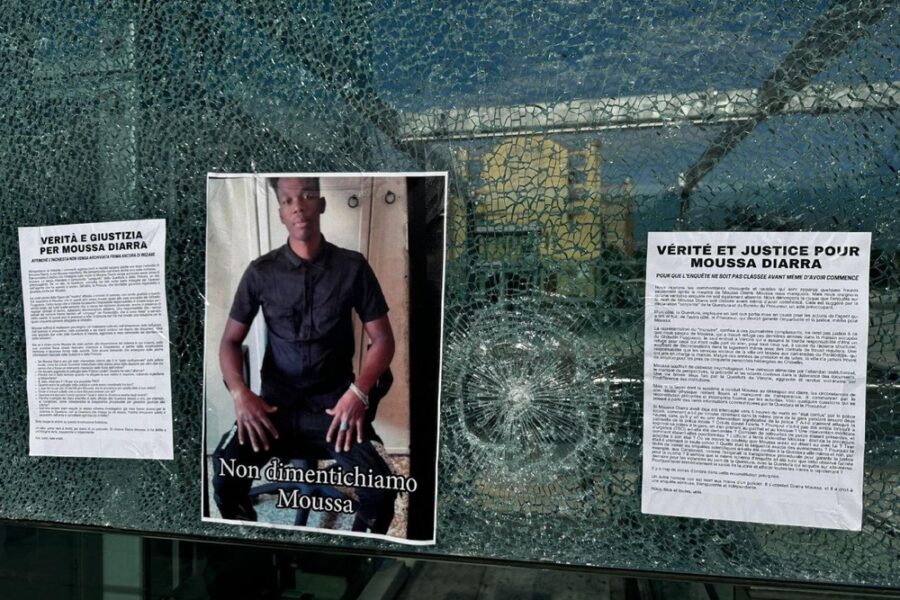 Respinta la richiesta di archivazione per il poliziotto che sparò a al migrante