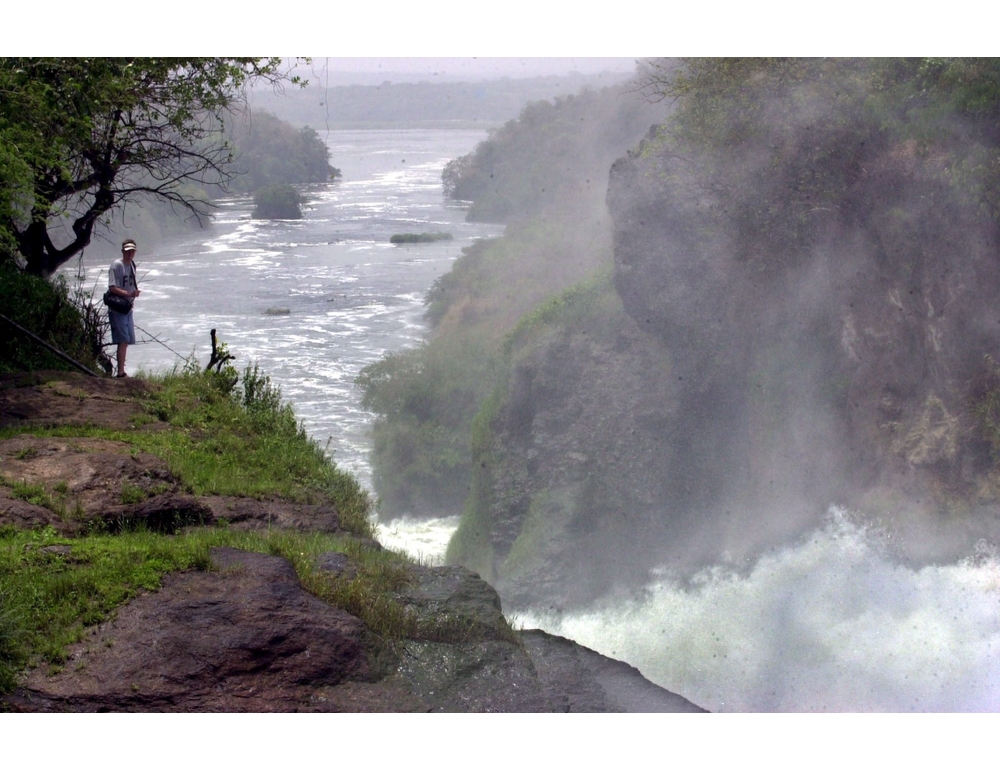 Naufraga un’imbarcazione in Uganda, almeno 30 dispersi