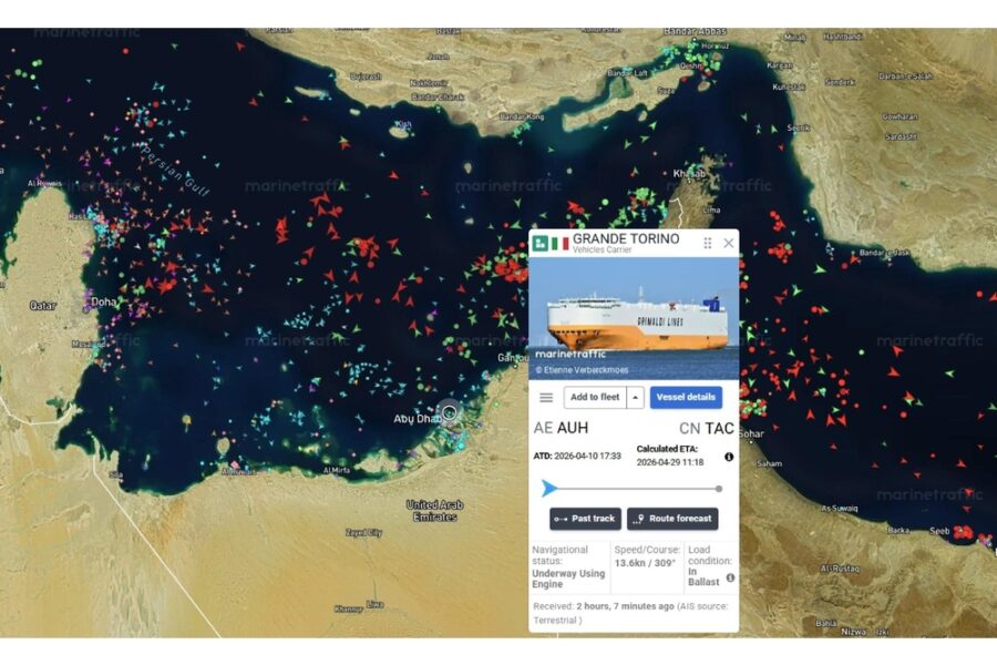 Ieri aveva fatto scalo in un porto ad Abu Dhabi per rifornirsi di acqua a medicine