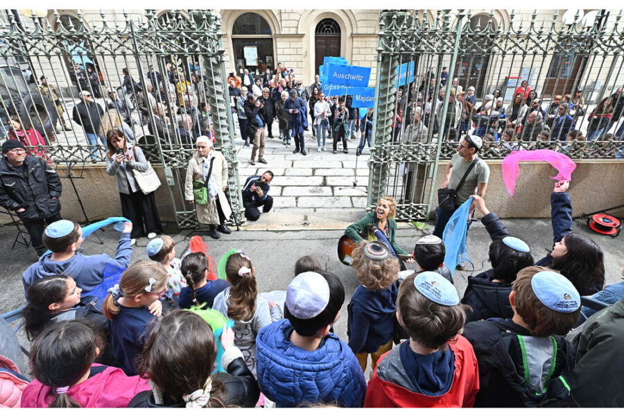 Studenti in marcia dal binario 17 alla Sinagoga