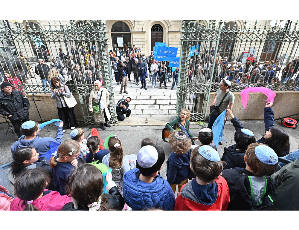‘Non c’è futuro senza memoria’, un corteo per il partigiano ebreo Artom a Torino