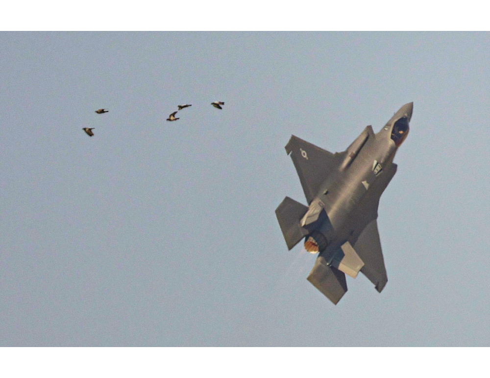 Nyt, Usa confermano l’abbattimento di un caccia in Iran, in corso le ricerche