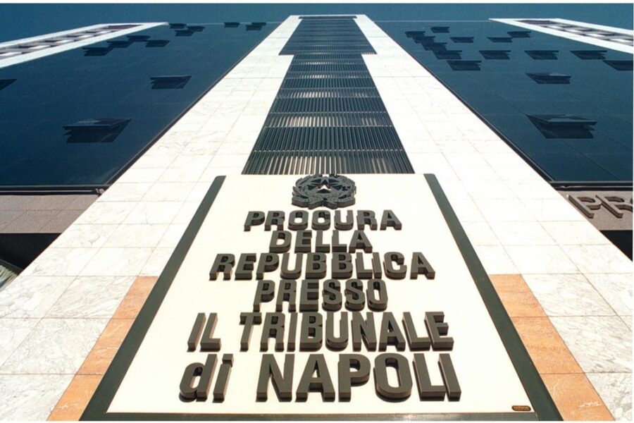 Divieto di avvicinamento per una 59enne a Napoli