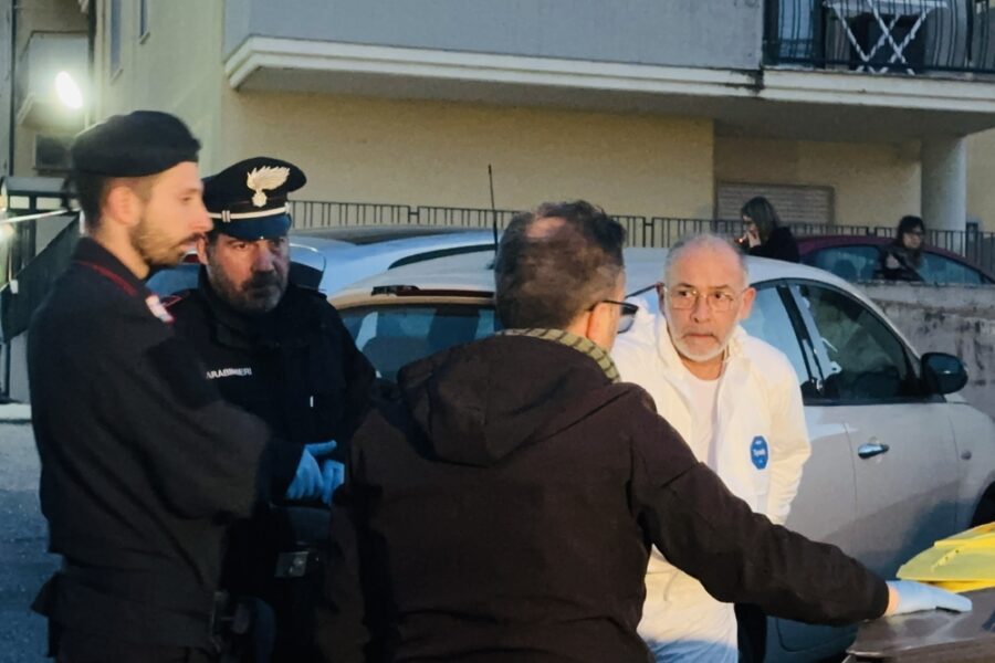 Legale preoccupato per salute mentale dell'assistito. I Ris nella casa