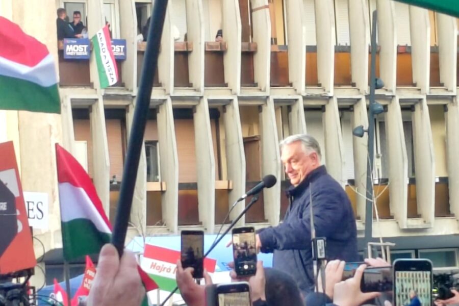 A due giorni dal voto il premier denuncia cooperazione con 007 stranieri e minacce