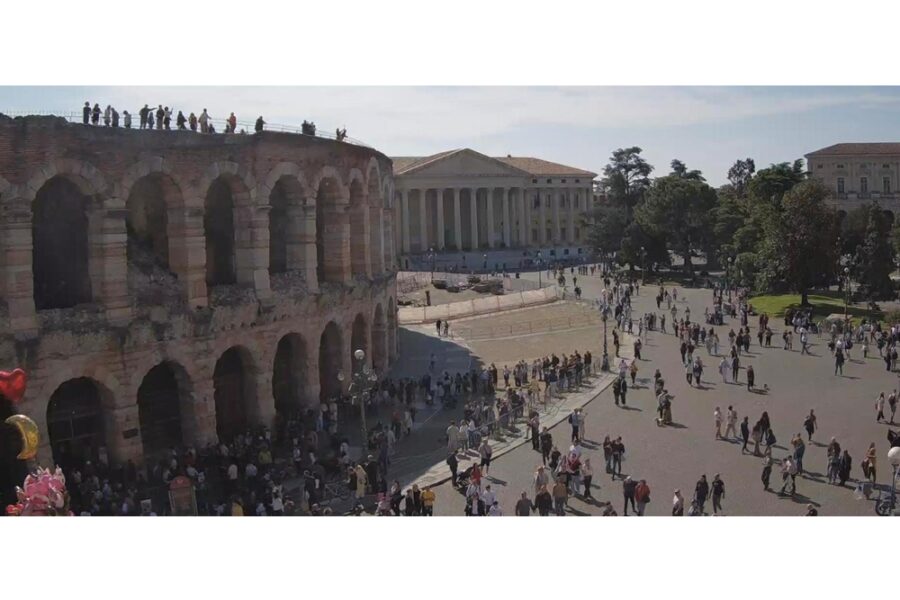 Migliaia di turisti da stamani nel capoluogo scaligero