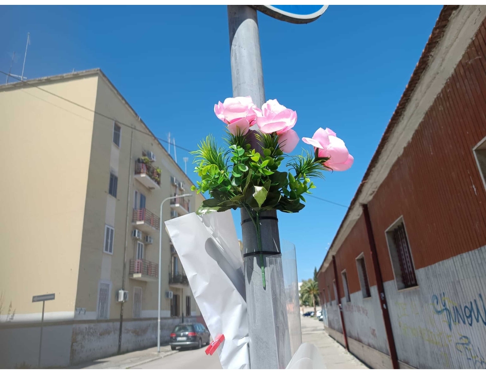 Personal trainer ucciso, fiori in luogo omicidio ‘non si può vivere così’