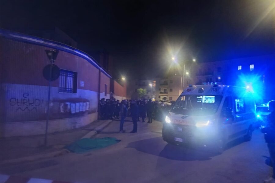 Ripreso da una telecamera di sorveglianza. Massimo riserbo inquirenti