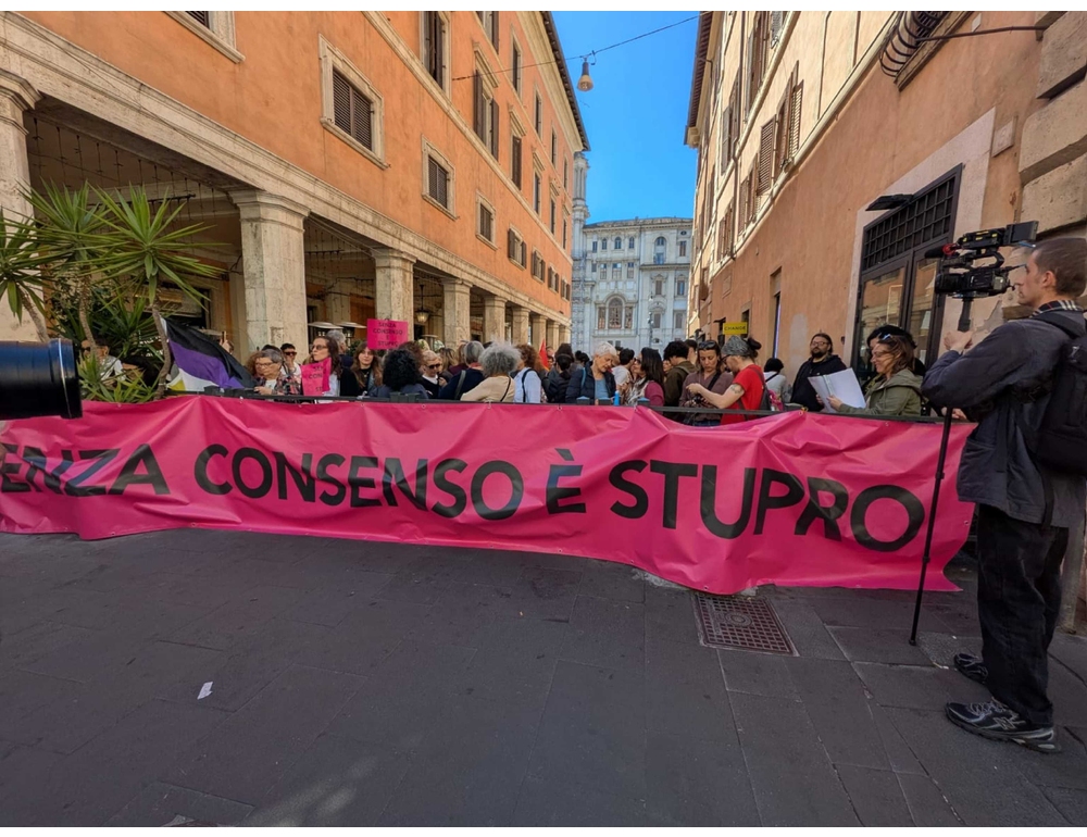 Presidio davanti al Senato, ‘Senza consenso è stupro’
