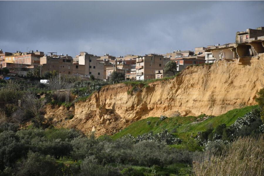 Procura di Gela indaga per disastro colposo e danneggiamento