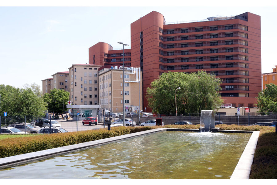 Portato a casa dagli amici che hanno chiamato i soccorsi. La morte in ospedale