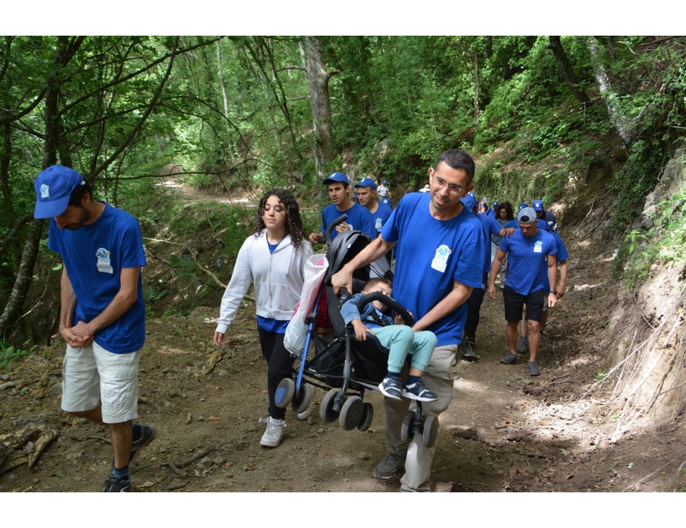 Riparte da Assisi la staffetta dei ‘camminatori in blu’, 16 tappe da aprile a giugno