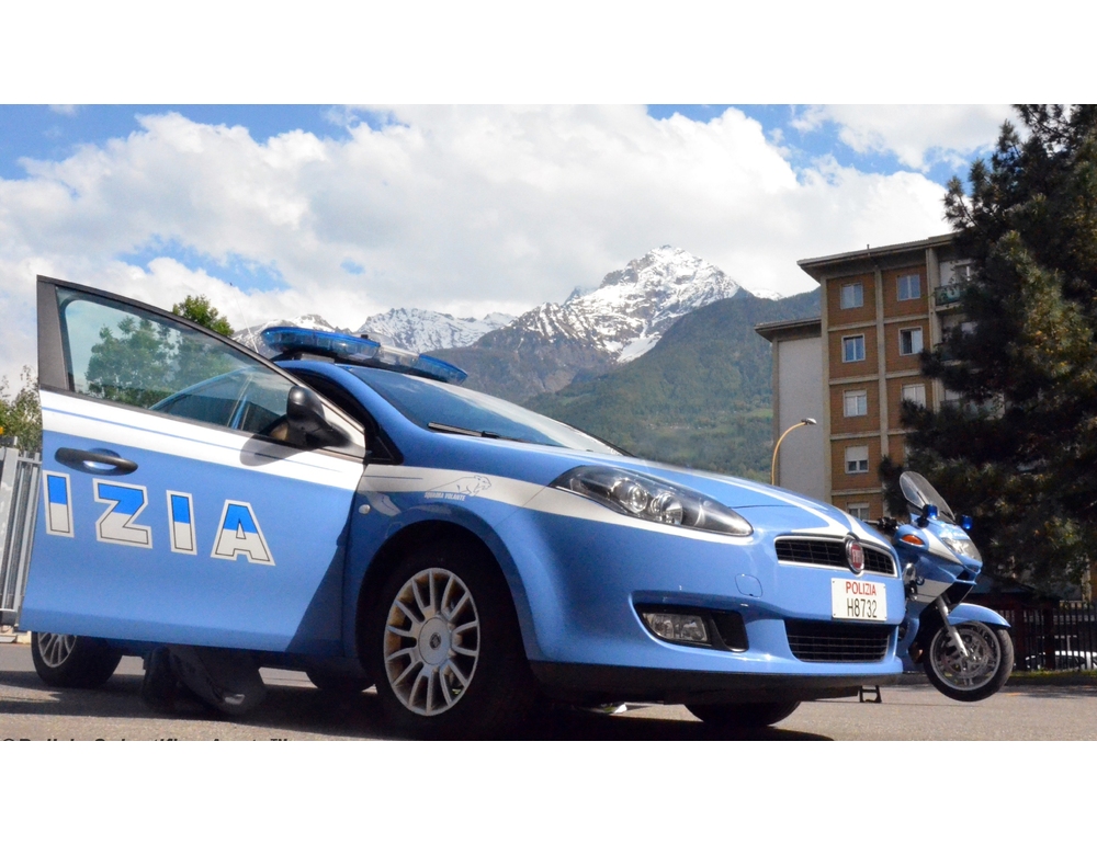 Ruba camion e muore gettandosi dal mezzo per sfuggire alla polizia