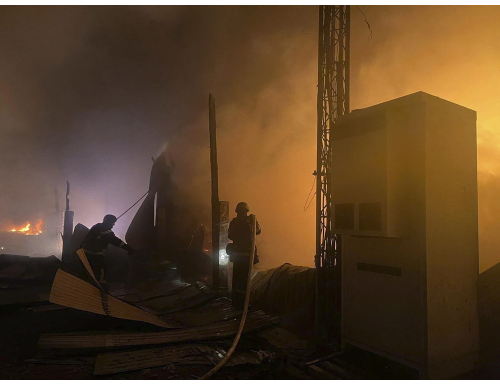 Russi attaccano Dnipropetrovsk, colpito un grattacielo