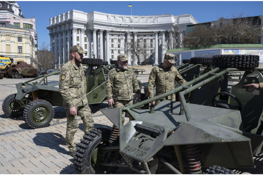 Ferito anche un neonato di quattro mesi
