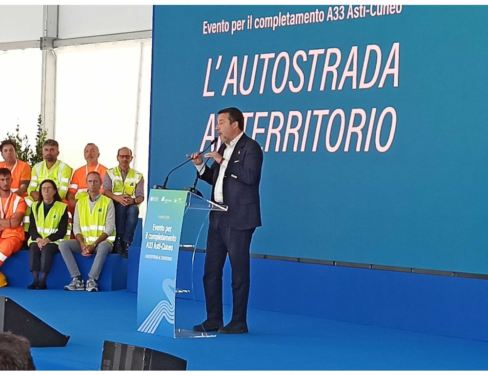 Salvini, ‘non chiudo l’Italia perché Bruxelles è comandata da cretini’