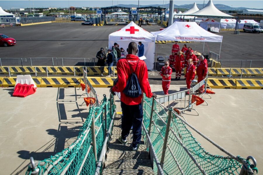 Tra loro anche neonata di 2 mesi e 11 minori non accompagnati