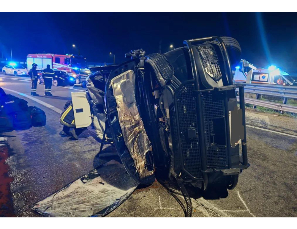 Scontro in A14, morto un giovane di 21 anni, sette feriti