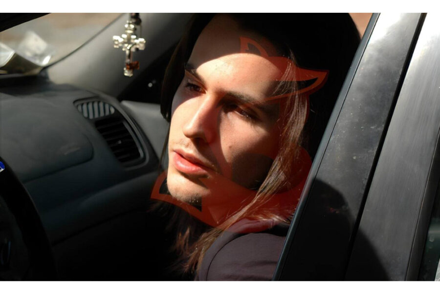 La sua difesa: "quando lui andava nella casa lei era a lavorare"