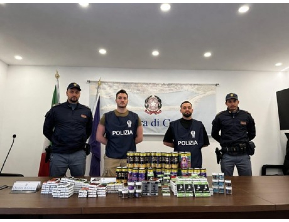 Sequestrati 450 grammi di infiorescenze di marijuana in cannabis shop